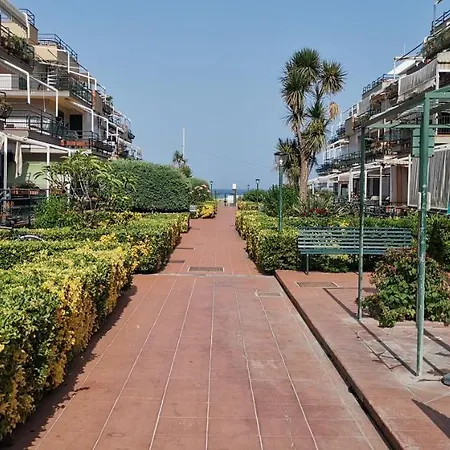Apartment Sea Garden, Fronte Mare Con Piscina *