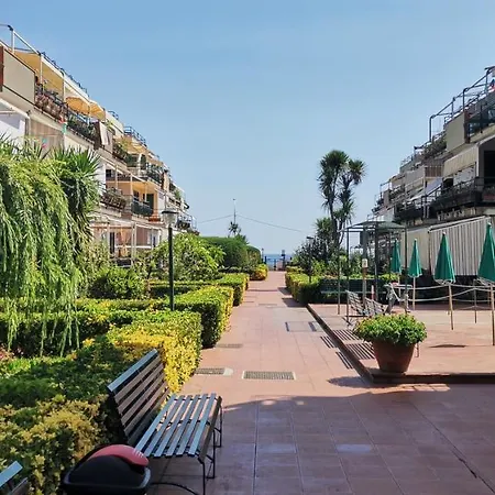 Sea Garden, Fronte Mare Con Piscina Apartment
