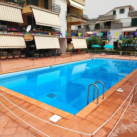 Sea Garden, Fronte Mare Con Piscina *