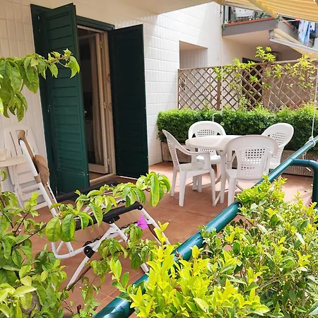 Sea Garden, Fronte Mare Con Piscina Apartment