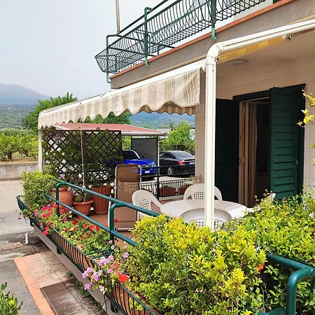 Sea Garden, Fronte Mare Con Piscina Apartment
